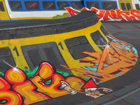 838213 Afbeelding van een gedeelte van het grote graffitikunstwerk 'treinen' van 'Jan is de Man' uit 2018, met ...